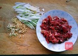 大葱爆牛肉的做法图解1