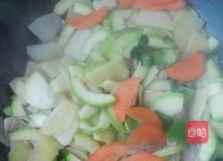 土豆片炒角瓜（西葫芦）的做法图解3
