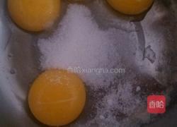 原味戚风蛋糕的做法图解3