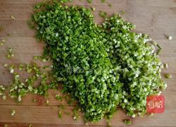 青蒜猪肉水煎包的做法图解2