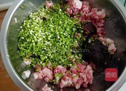 青蒜猪肉水煎包的做法图解3