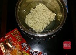 芹腐海带方便面（排骨）的做法图解3