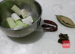 排骨段炖粉条的做法图解2