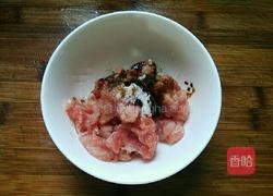 娃娃菜丸子汤的做法图解2