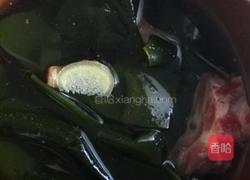 海带排骨汤的做法图解2