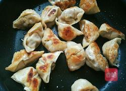 煎饺(胡萝卜芹菜猪肉馅)的做法图解16