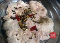 芹菜蒜苗炒大肠的做法图解1