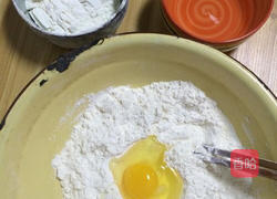 鸡蛋柿子手擀面。的做法图解1