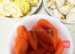 玉米红萝卜淮山排骨汤的做法图解4