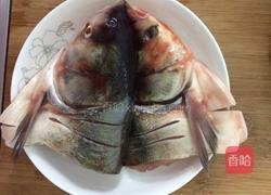 剁椒鱼头的做法图解1