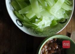 莴笋炒肉的做法图解1