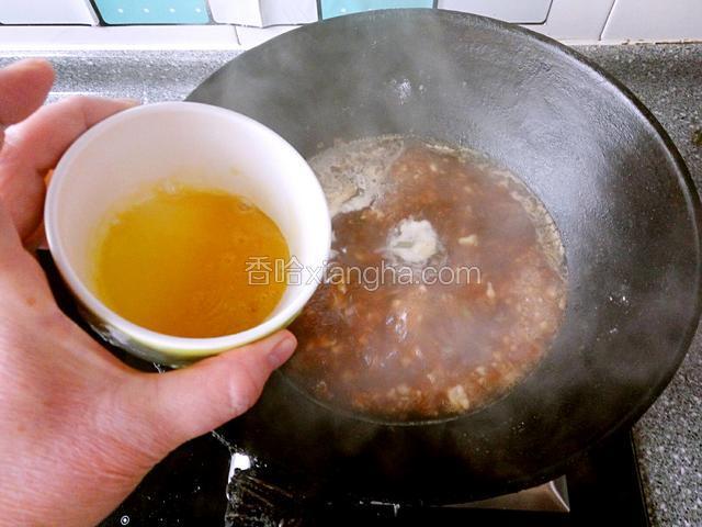 淋入打散鸡蛋液即可