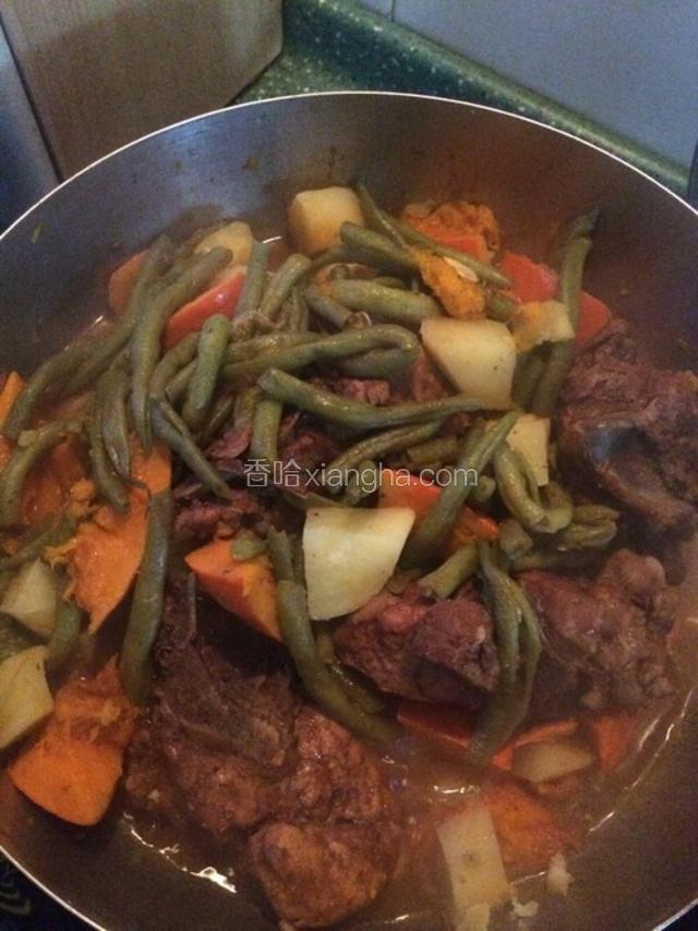 最后待汤汁收干，加入鸡精和葱段翻炒几下出锅。