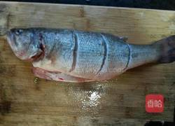 糖醋鲈鱼的做法图解1