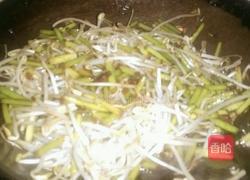 蒜苗豆牙肉炒饼的做法图解5