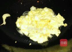 番茄角瓜炒鸡蛋的做法图解2