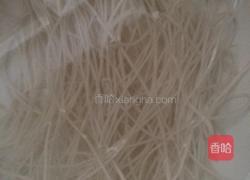 萝卜虾皮炒粉条的做法图解3