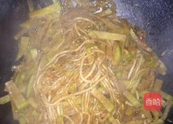 萝卜虾皮炒粉条的做法图解7