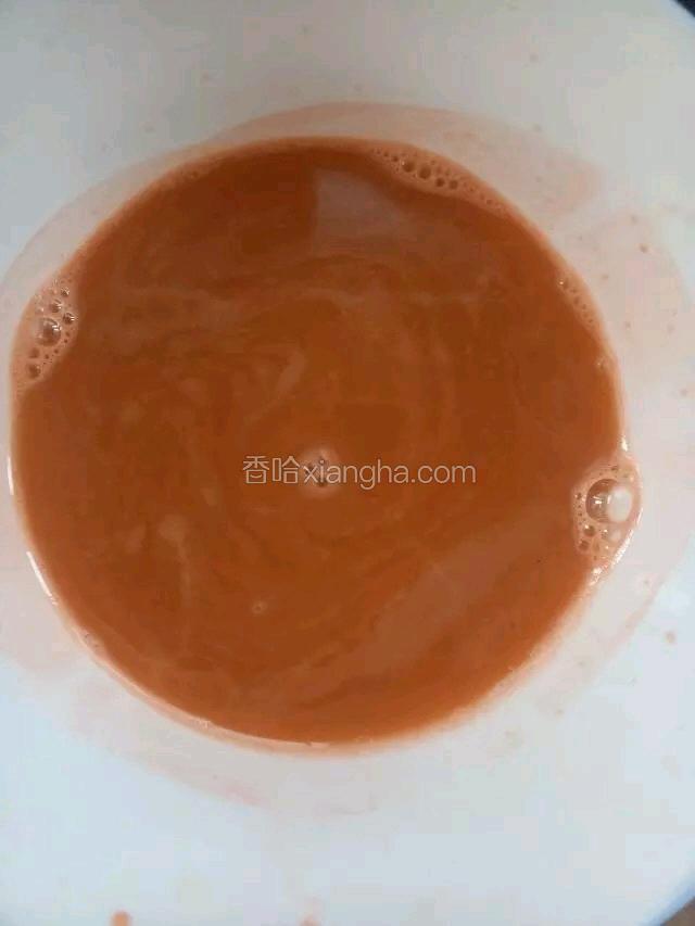 过滤胡萝卜渣，留汁备用