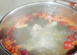 骨头粉葛红箩卜汤的做法图解6