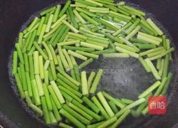 蒜苔的做法图解1