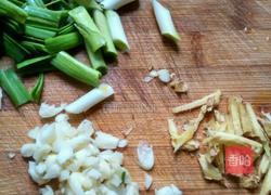 香辣红烧鲫鱼的做法图解2