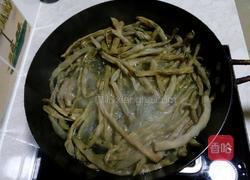 五花肉炖干豆角的做法图解1