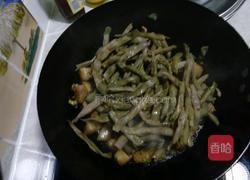 五花肉炖干豆角的做法图解9
