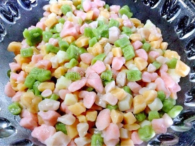 煮好后用冷水冲凉。