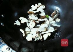 香菇鸭血靓汤的做法图解6