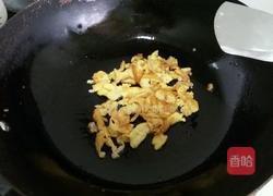 萝卜干香肠炒饭的做法图解3