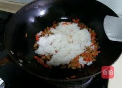 萝卜干香肠炒饭的做法图解7
