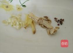 白萝卜鲫鱼汤的做法图解3