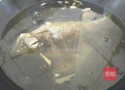 白萝卜鲫鱼汤的做法图解4