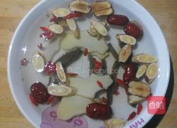 党参黄芪煲鸡汤的做法图解3