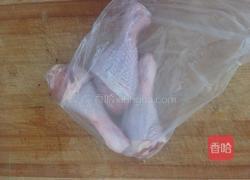 蒜香黑椒烤鸡腿的做法图解1