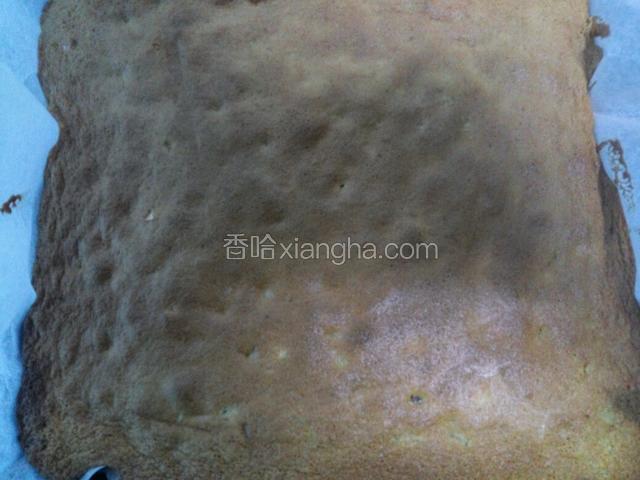 刚出炉，倒扣在烤网上，剥掉油纸