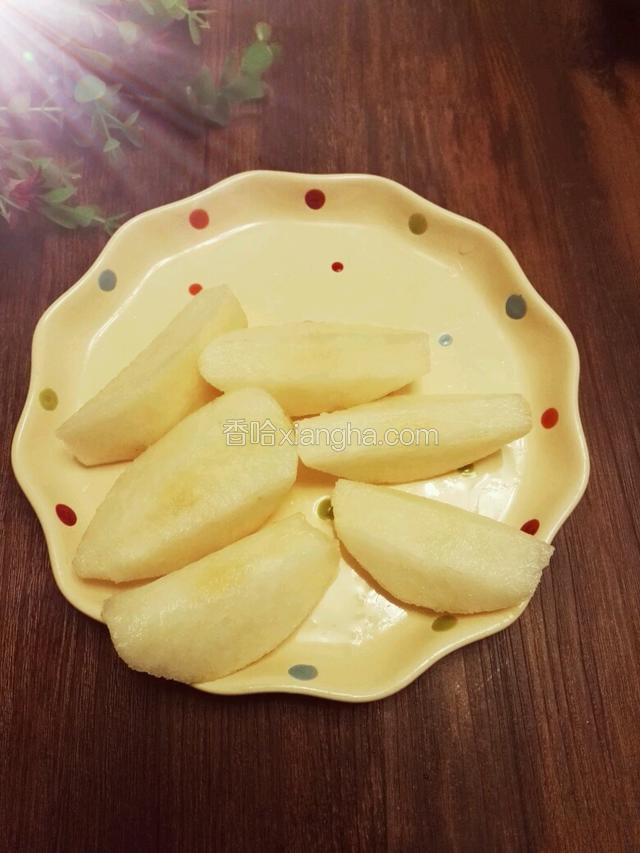 梨切小块。