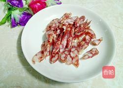 腊肠炒芥兰的做法图解2