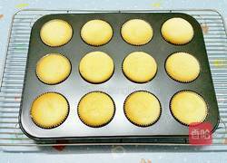 聖誕紙杯蛋糕的做法图解11