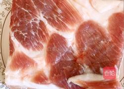 黄花菜扣肉的做法图解1