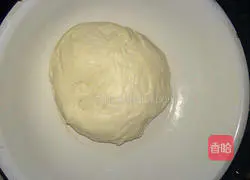 Illustration of how to make Italian thin-crust chicken pizza 1