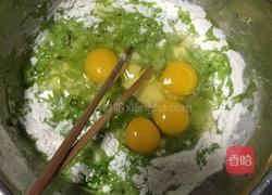 菠菜汁鸡蛋饼的做法图解4