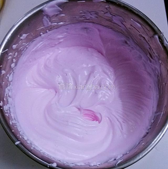 用电动打蛋器打发奶油打发能够拉花成形