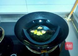 蒜苗炒豆腐的做法图解2