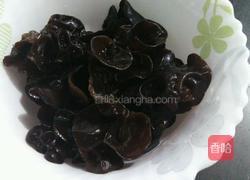 白菜炒木耳的做法图解2