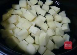 鲜香土豆烧肉的做法图解2