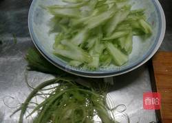 西芹炒鸭心的做法图解1