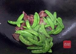荷兰豆炒腊肠的做法图解5