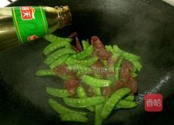 荷兰豆炒腊肠的做法图解6